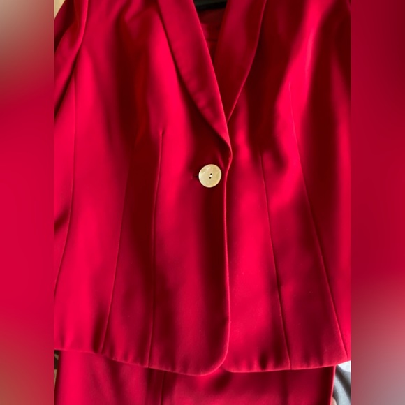 Dress Barn’s🔥Red 2pc Pantsuit says when you wear me you wear confidence! SZ 12 - Picture 4 of 9